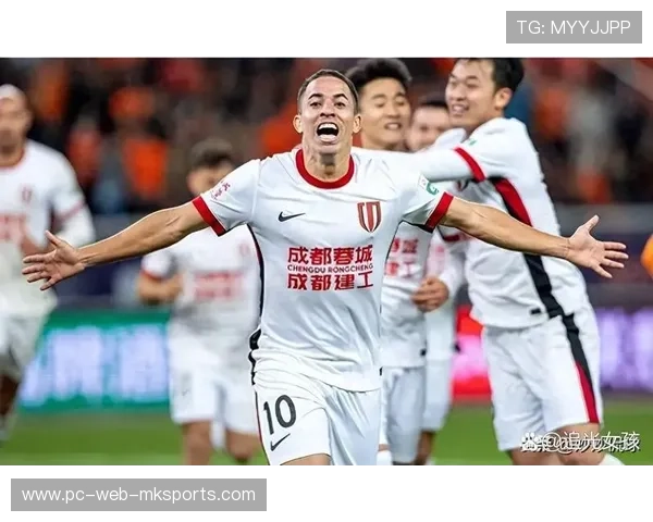 成都蓉城严鼎皓中场直塞，多次威胁对手禁区的战术启示