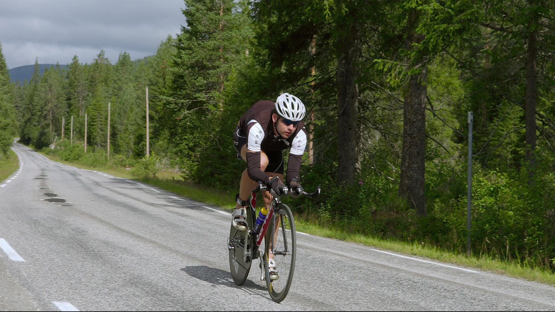 女子排球主攻手集训成果显著，女子排球训练
